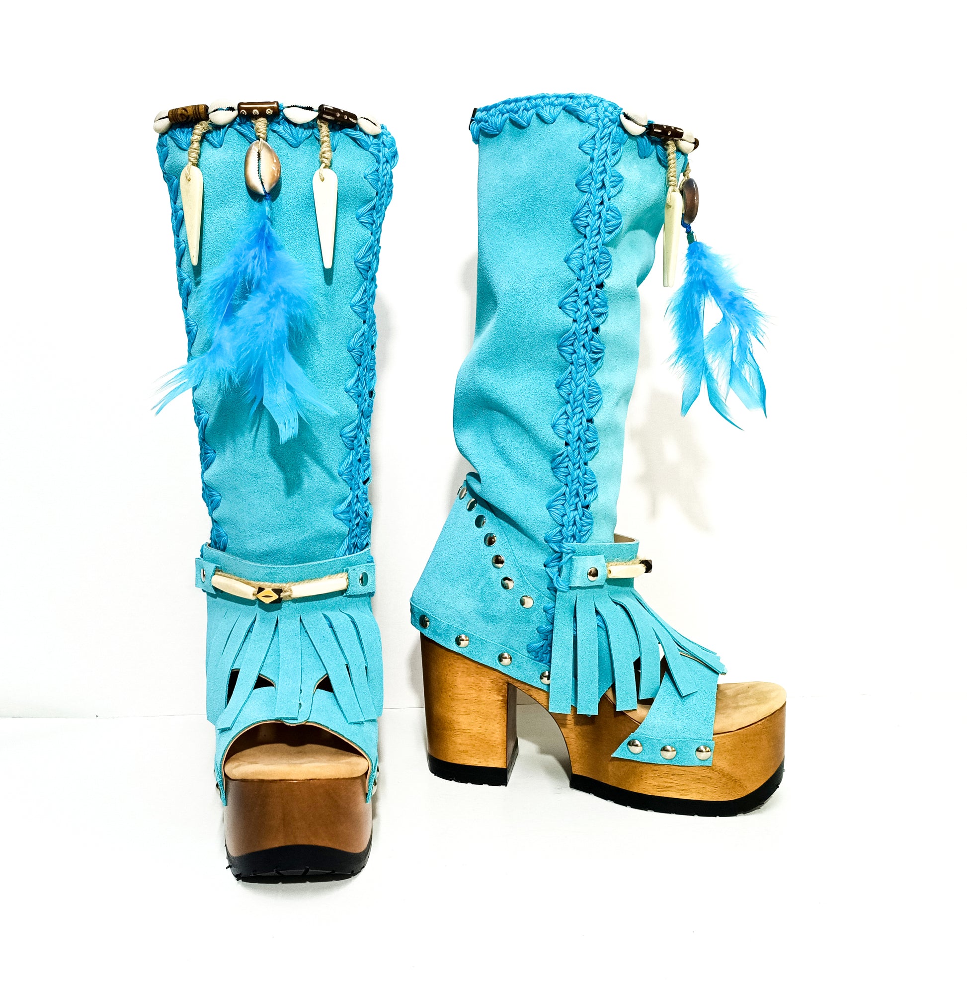 Turquoise bohemian-style boots, handmade. Platform boots with wooden heel. Turquoise bohemian-style boots decorated with feathers, shells and carved bone. High-end footwear handmade by Sol Caleyo.