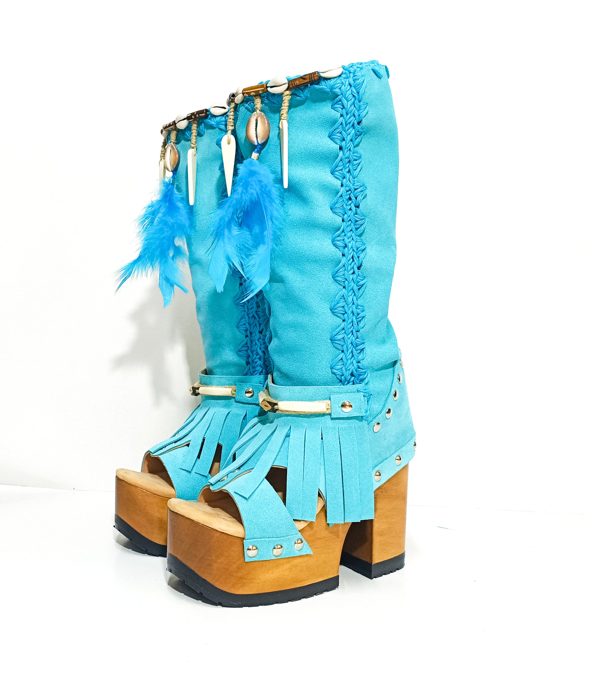 Turquoise bohemian-style boots, handmade. Platform boots with wooden heel. Turquoise bohemian-style boots decorated with feathers, shells and carved bone. High-end footwear handmade by Sol Caleyo.