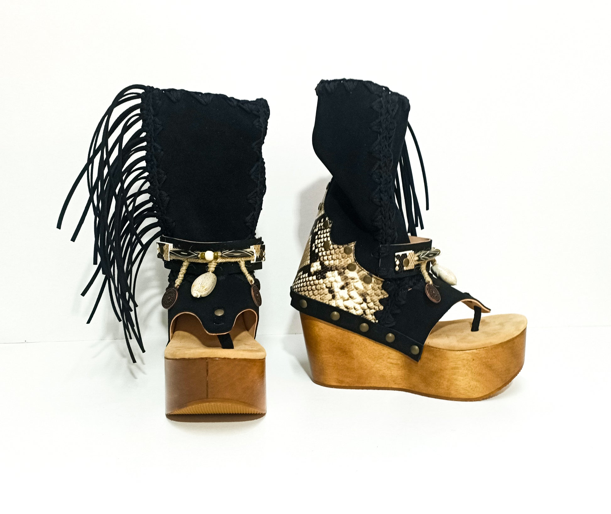 Leather clog boot with wooden wedge flip flop style. Leather flip flop style boot decorated with shells, coins and fringes which gives it an authentic Boho style. Leather flip flop with wooden wedge. Bohemian style leather boot. Sizes 34 to 47. High quality leather footwear handmade by sol Caleyo. Sustainable fashion.