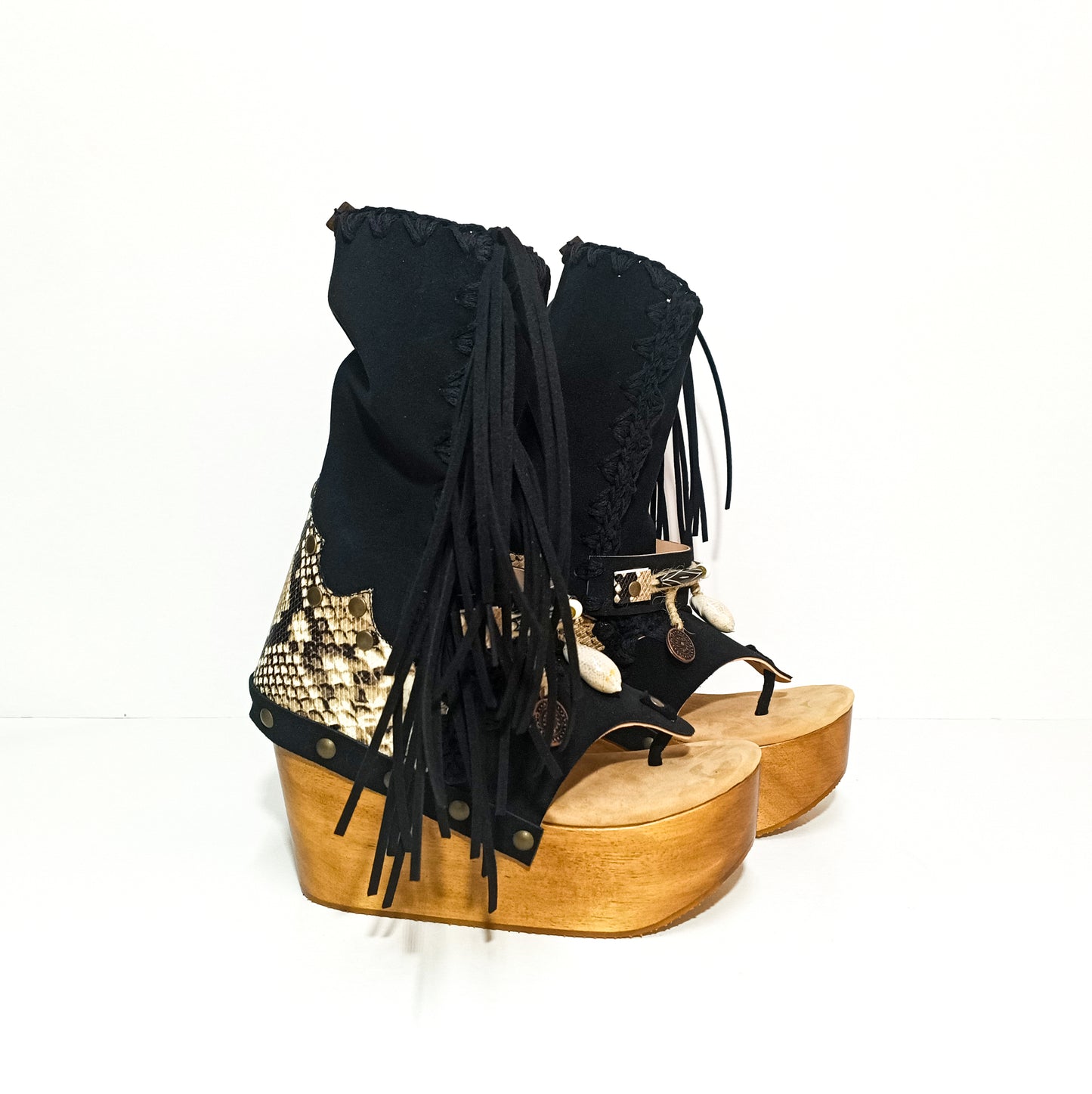 Leather clog boot with wooden wedge flip flop style. Leather flip flop style boot decorated with shells, coins and fringes which gives it an authentic Boho style. Leather flip flop with wooden wedge. Bohemian style leather boot. Sizes 34 to 47. High quality leather footwear handmade by sol Caleyo. Sustainable fashion.