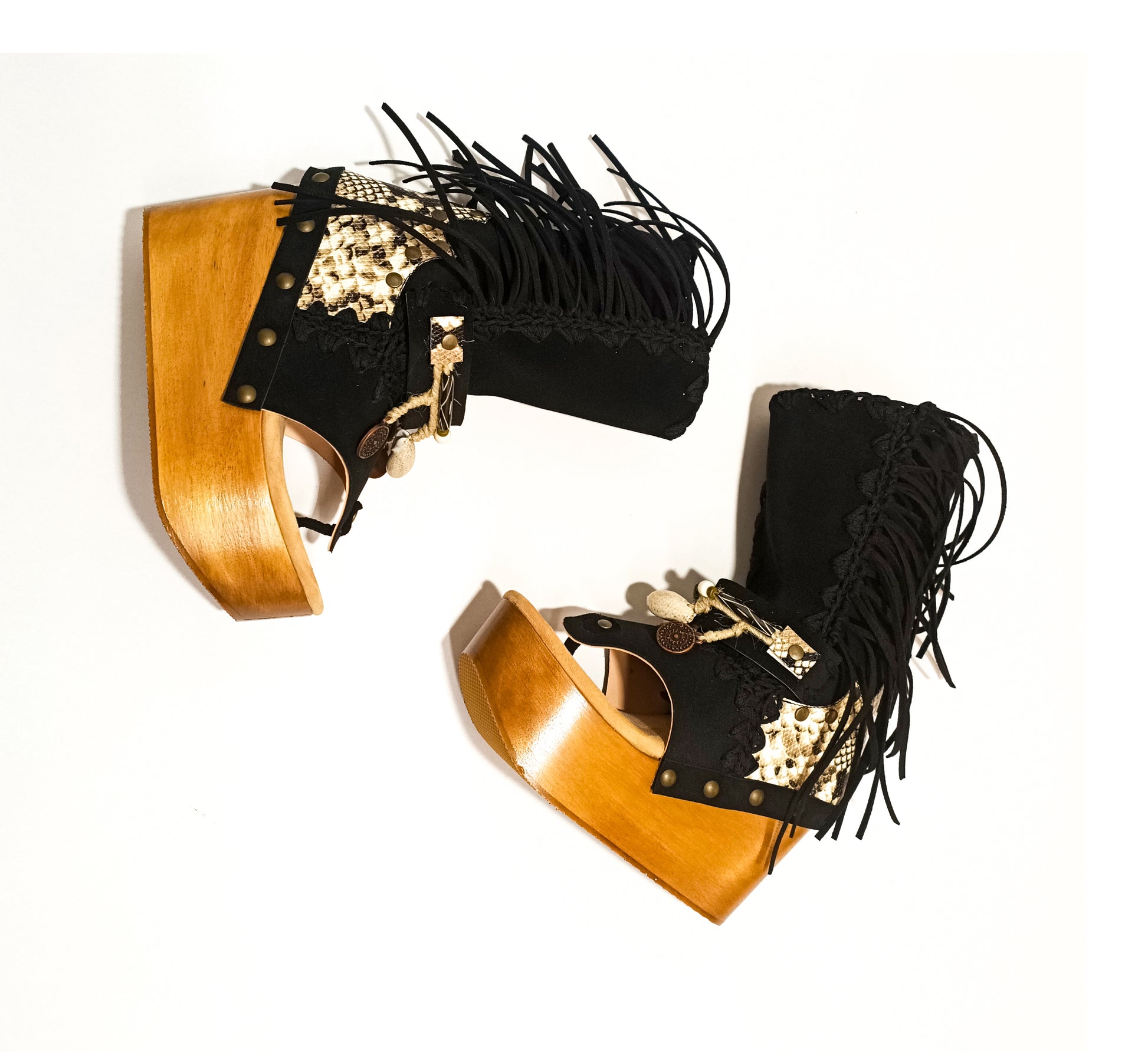 Leather clog boot with wooden wedge flip flop style. Leather flip flop style boot decorated with shells, coins and fringes which gives it an authentic Boho style. Leather flip flop with wooden wedge. Bohemian style leather boot. Sizes 34 to 47. High quality leather footwear handmade by sol Caleyo. Sustainable fashion.