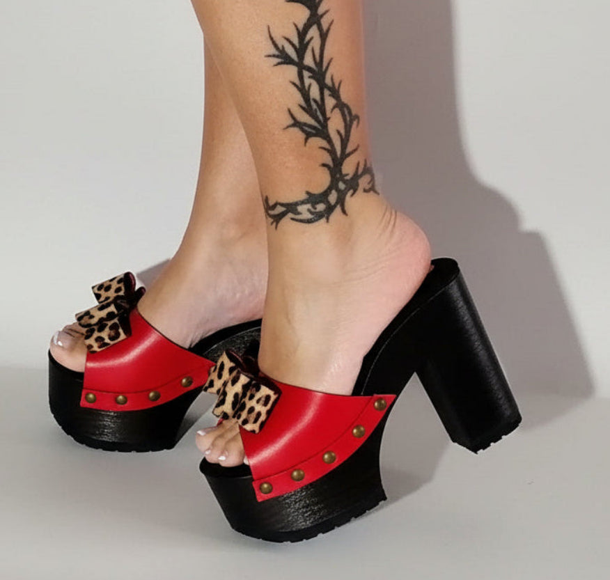 Red leather platform sandals with super high wooden heel. Vintage 70s style platform sandals. Handmade leather sandals, sizes 34 to 47. Exclusive design by Sol Caleyo.