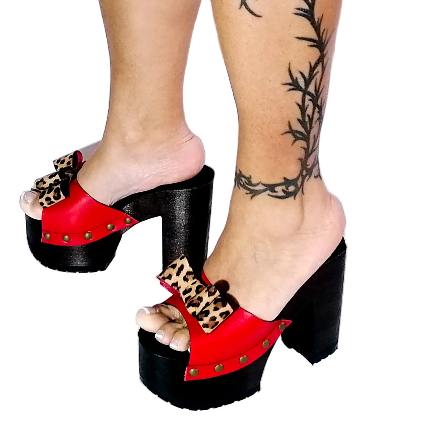 Red leather platform sandals with super high wooden heel. Vintage 70s style platform sandals. Handmade leather sandals, sizes 34 to 47. Exclusive design by Sol Caleyo.