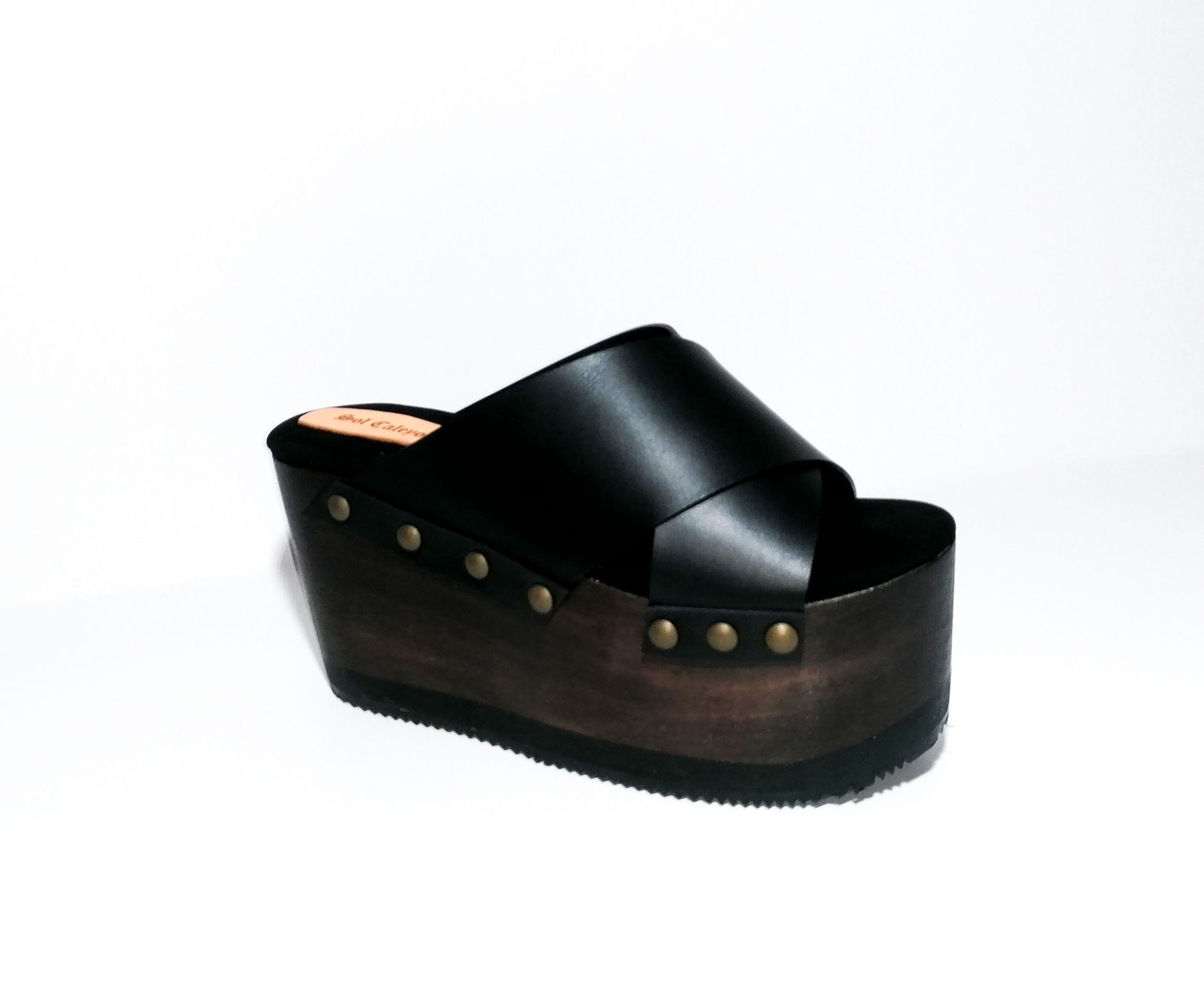 Sandals Black leather clogs vintage style. Black sandals with wooden wedge style. Vintage style platform clogs 70's. Sizes 34 to 47. Sizes 34 to 47. High quality leather shoes handmade by sol Caleyo. Sustainable fashion.