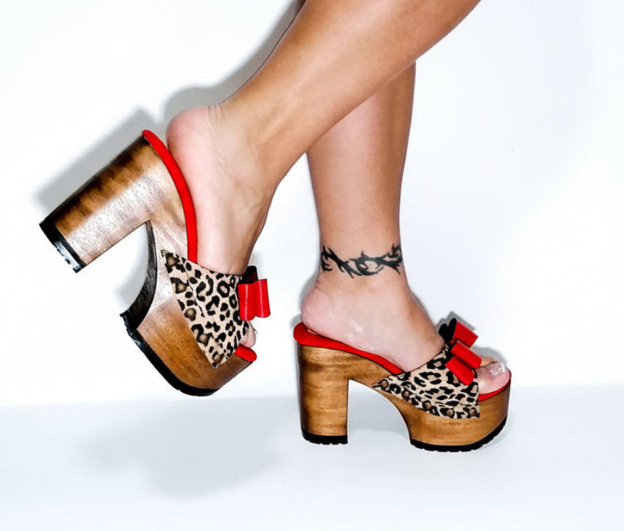 Leopard leather platform sandals with super high wooden heel. Vintage 70s style platform sandals. Handmade leather sandals, sizes 34 to 47. Exclusive design by Sol Caleyo.