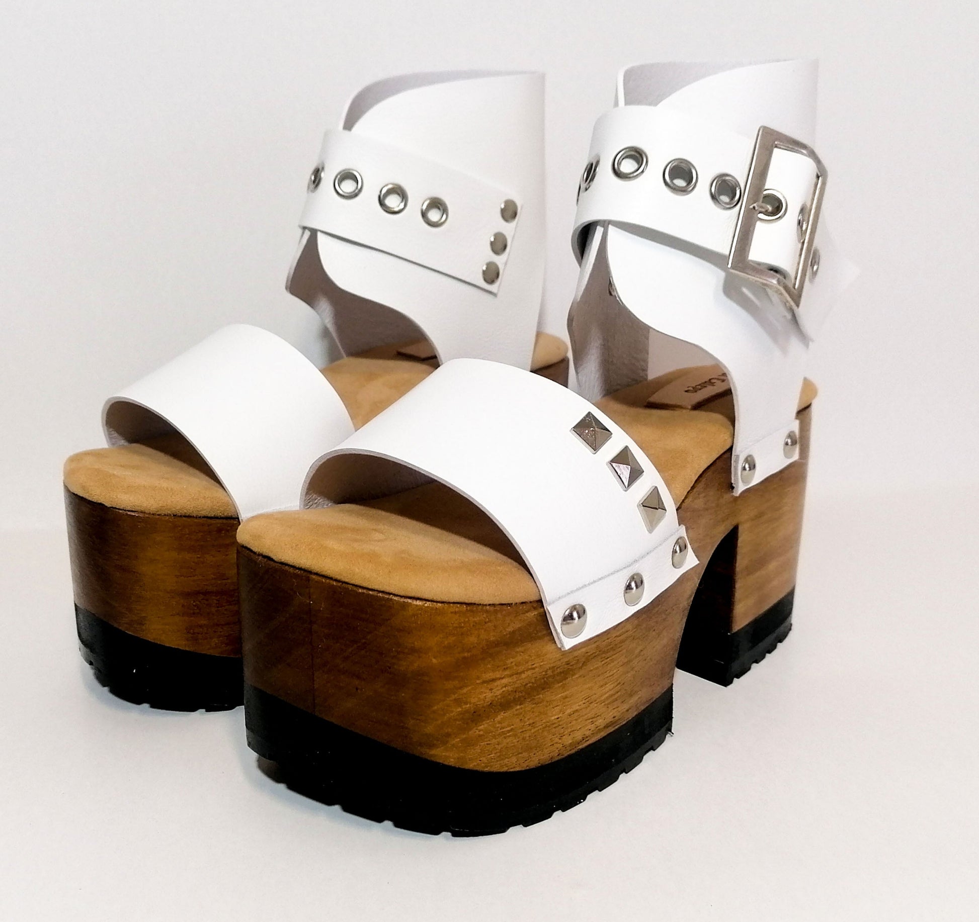 White leather platform sandals with super high wooden heel. Vintage 70s style platform sandals. Handmade leather sandals, sizes 34 to 47. Exclusive design by Sol Caleyo.