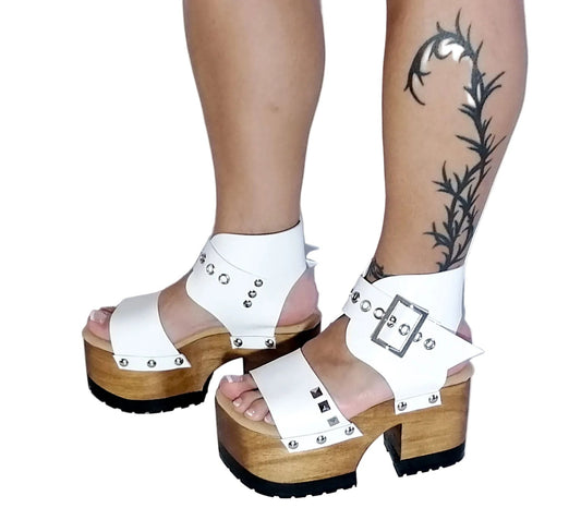 White leather platform sandals with super high wooden heel. Vintage 70s style platform sandals. Handmade leather sandals, sizes 34 to 47. Exclusive design by Sol Caleyo.