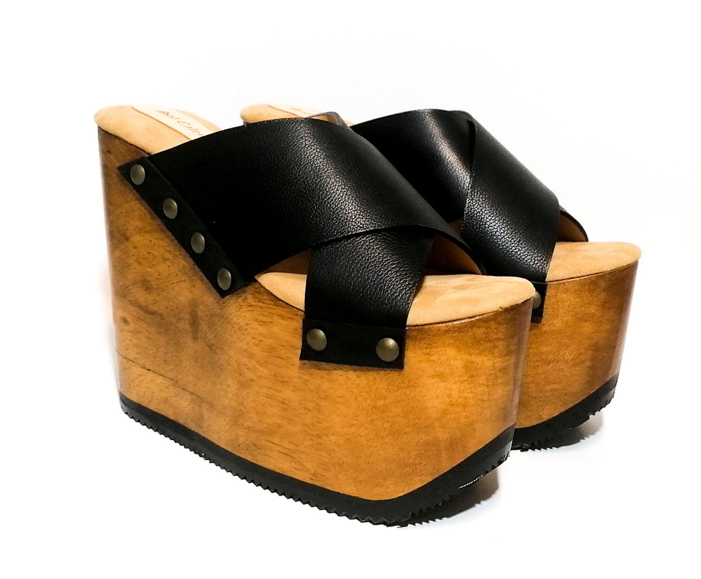 Super high wooden wedge sandals made in high quality leather. Super high wooden wedge vintage style. Yellow, white and black wooden wedge sandals. Sizes from 34 to 47. High quality leather shoes handmade by Sol Caleyo.