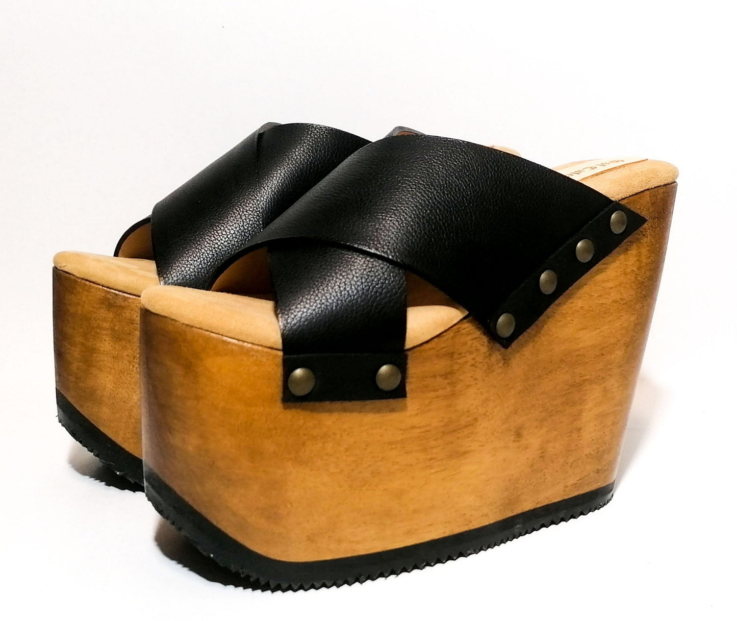 Super high wooden wedge sandals made in high quality leather. Super high wooden wedge vintage style. Yellow, white and black wooden wedge sandals. Sizes from 34 to 47. High quality leather shoes handmade by Sol Caleyo.