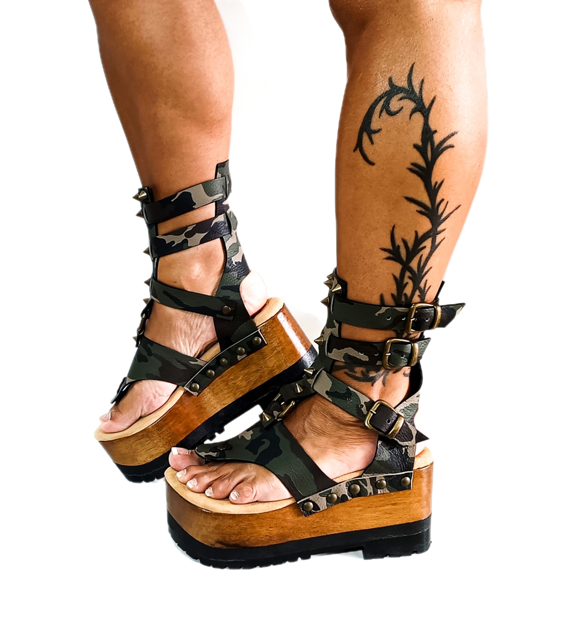 Flip-flop style sandals made in camouflage leather decorated with old gold studs. Sizes 34 to 47. Gladiator military flip flops are an exclusive design by Sol Caleyo.