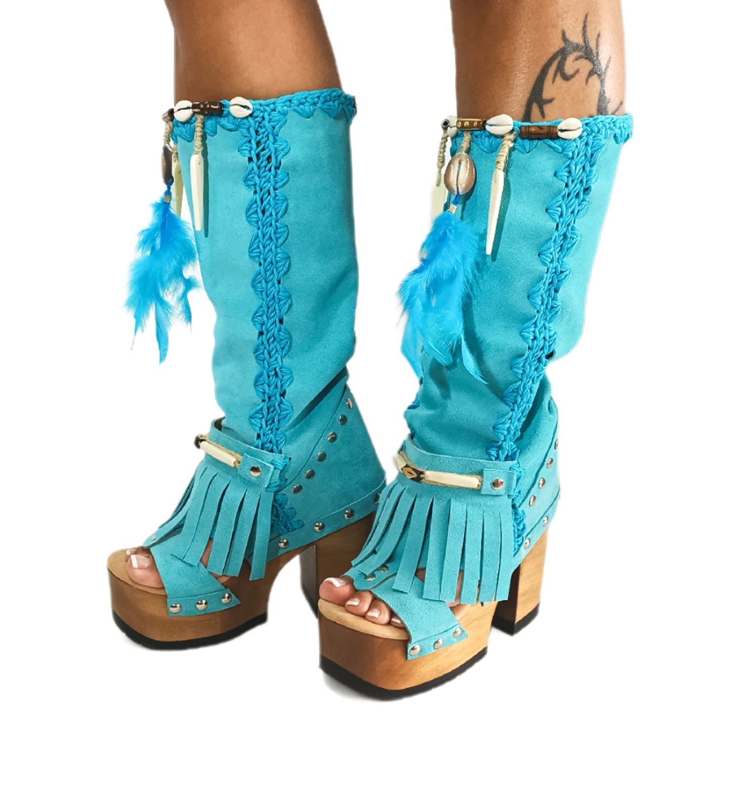 Turquoise bohemian-style boots, handmade. Platform boots with wooden heel. Turquoise bohemian-style boots decorated with feathers, shells and carved bone. High-end footwear handmade by Sol Caleyo.