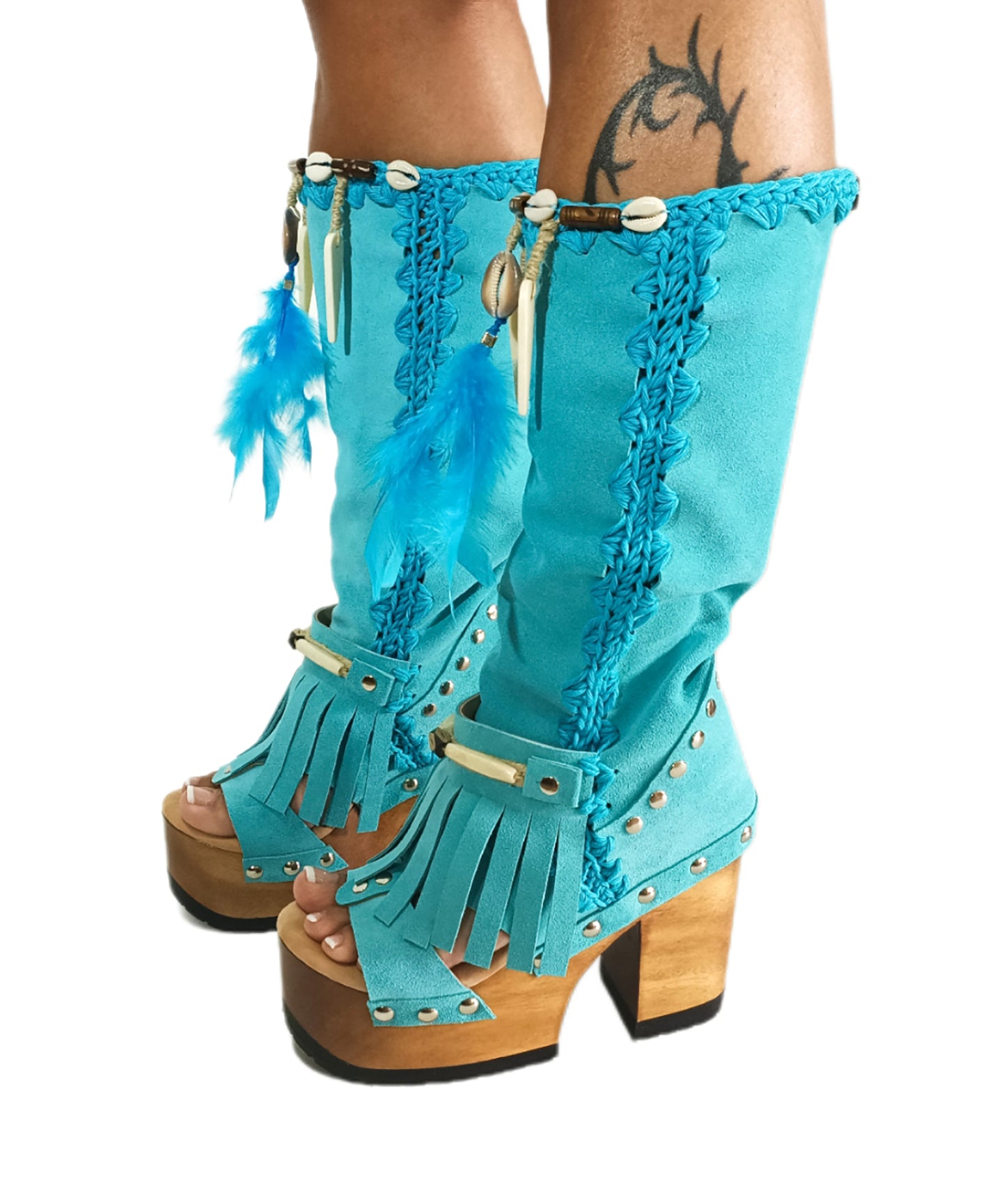Turquoise bohemian-style boots, handmade. Platform boots with wooden heel. Turquoise bohemian-style boots decorated with feathers, shells and carved bone. High-end footwear handmade by Sol Caleyo.