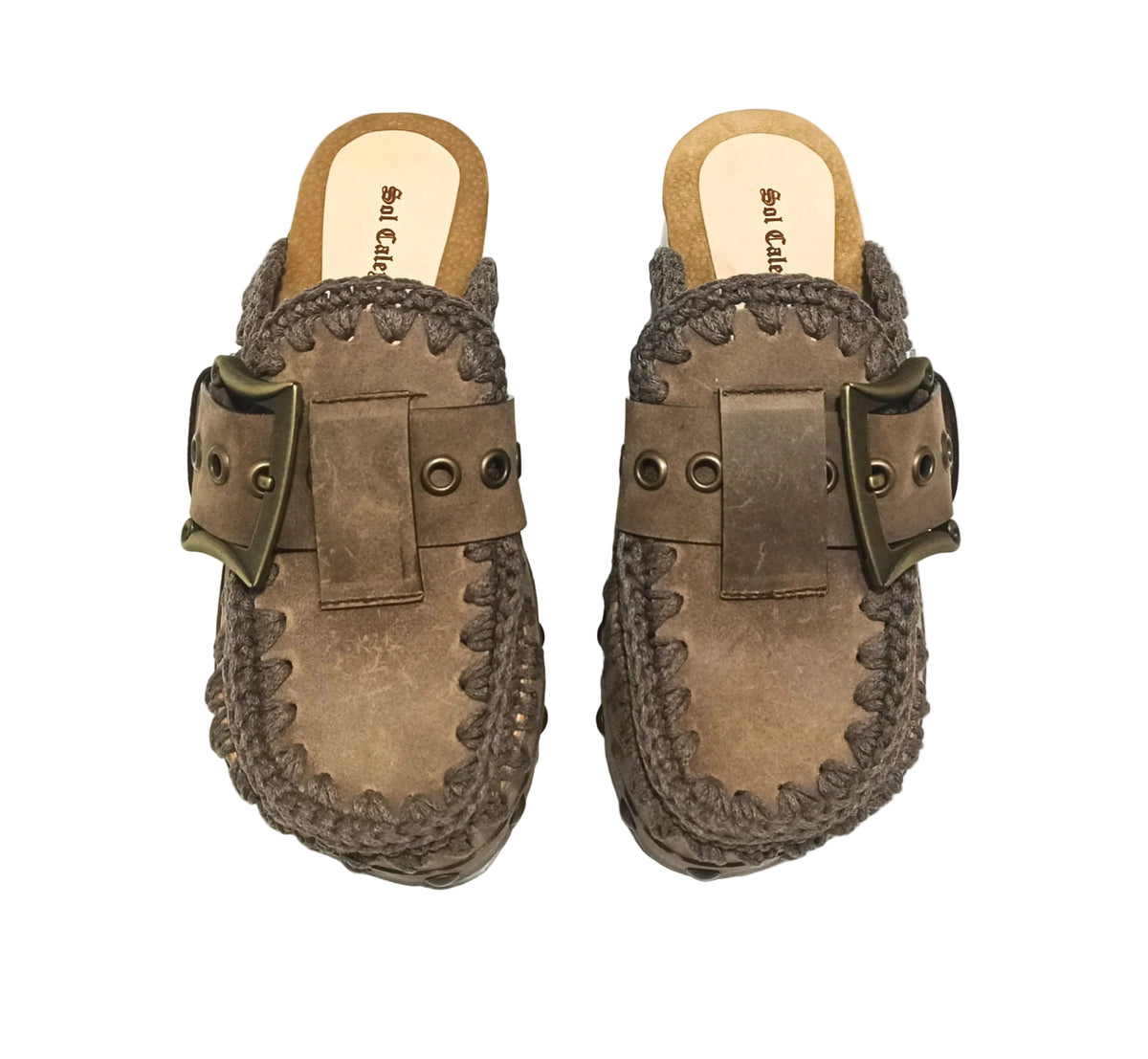 Top view of Oxford Vintage clogs with suede goatskin insole branded Sol Caleyo and hand-crocheted leather upper