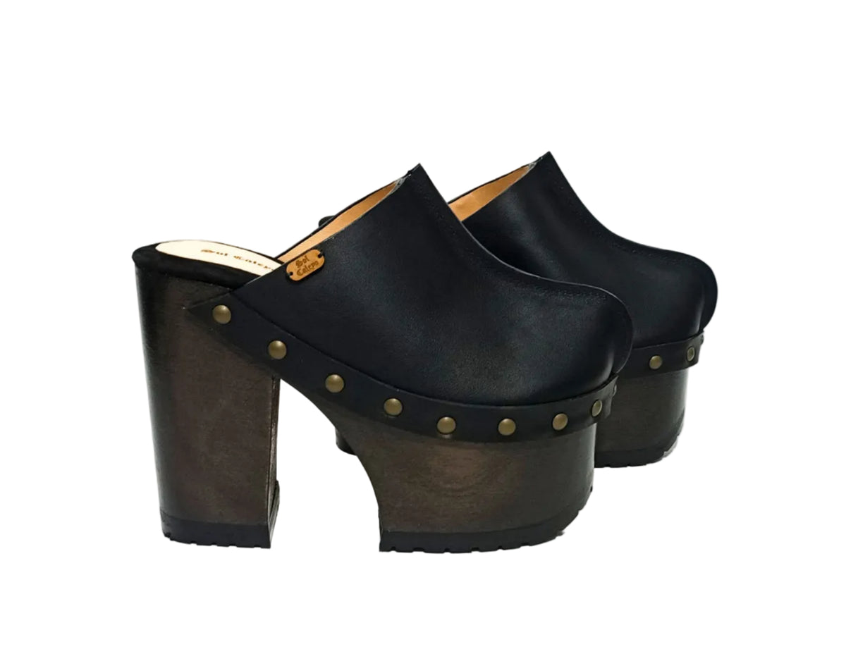Black leather clogs with platform and super high heel. Leather mule with super high wooden heel. Black leather clogs 70's vintage style. Vintage style super high heel clogs. Sizes 34 to 47. High quality leather shoes handmade by sol Caleyo. Sustainable fashion.