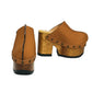 Brown leather clogs in a vintage 70s style. Super high vintage-style wooden heel. Sizes 33 to 47. High-end footwear handmade by Sol Caleyo.