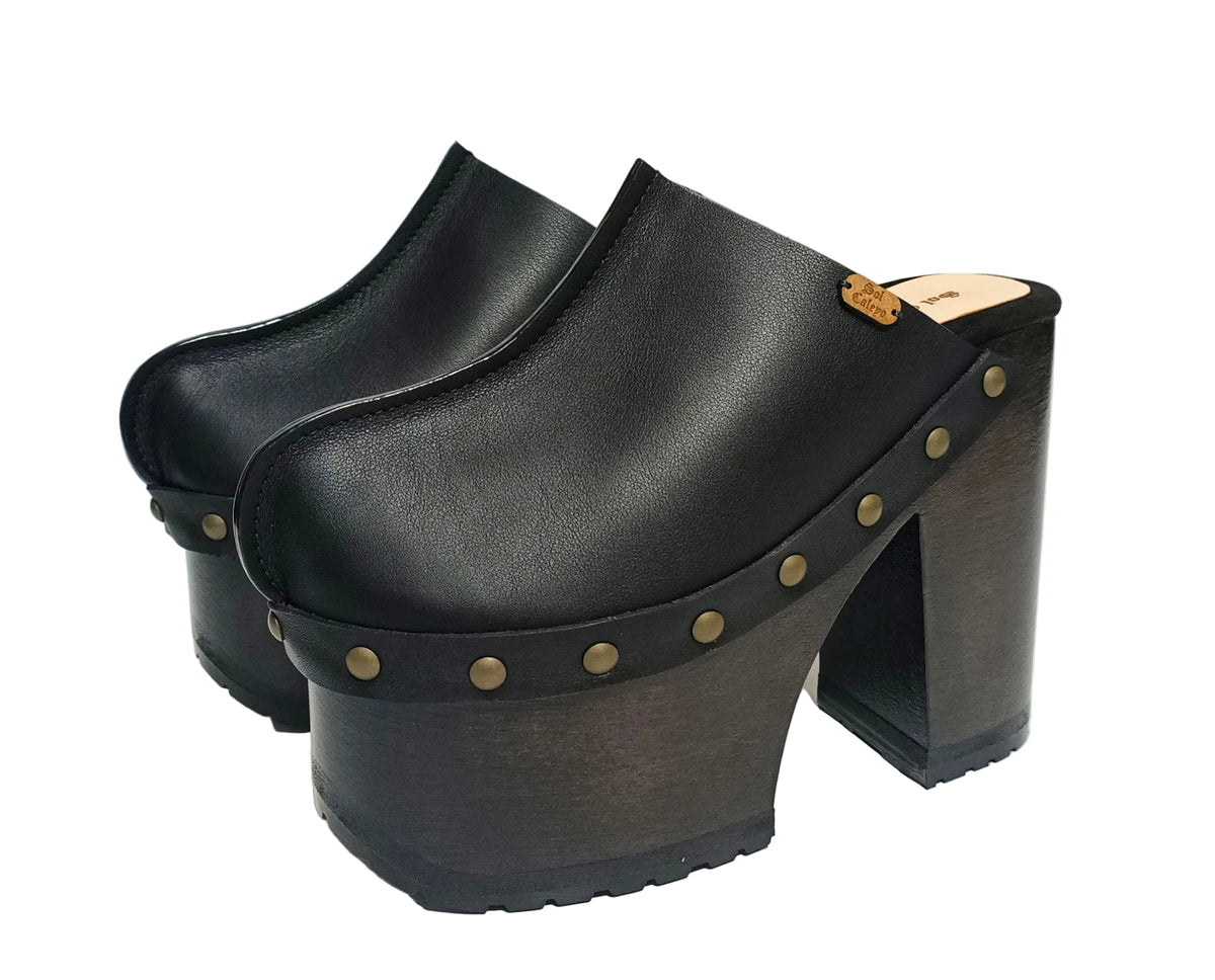Black leather clogs with platform and super high heel. Leather mule with super high wooden heel. Black leather clogs 70's vintage style. Vintage style super high heel clogs. Sizes 34 to 47. High quality leather shoes handmade by sol Caleyo. Sustainable fashion.