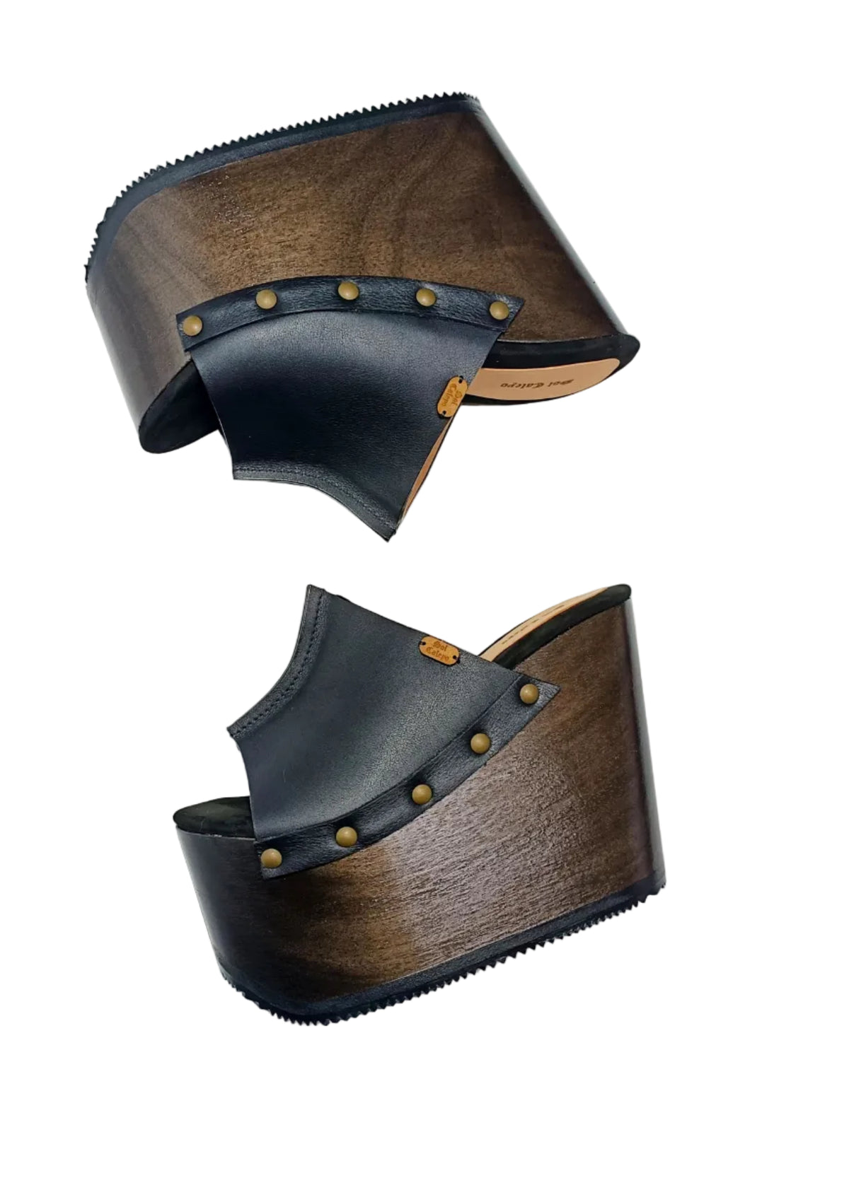 Vintage 70s-style black leather clogs with super high wooden wedge heels. Handmade to order.
Available in sizes 34 to 47.
An exclusive design by Sol Caleyo, created for those who value craftsmanship, comfort, and authentic style.