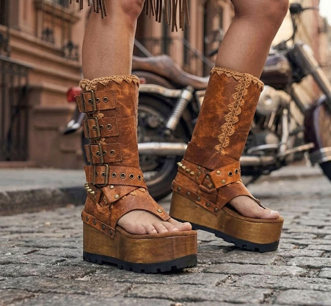 Leather biker style boots. Thong style boot. Thong sandal with wooden wedge. High-end footwear handmade by Sol Caleyo