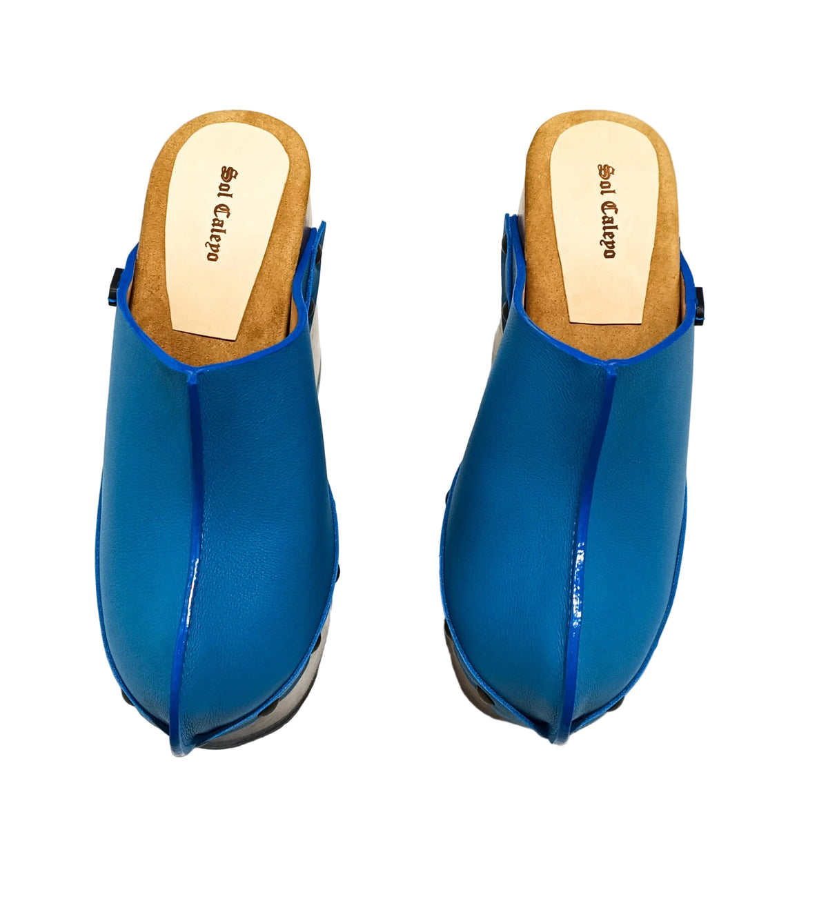 Blue Jeans Clogs sole view showing tractor rubber grip and wood platform