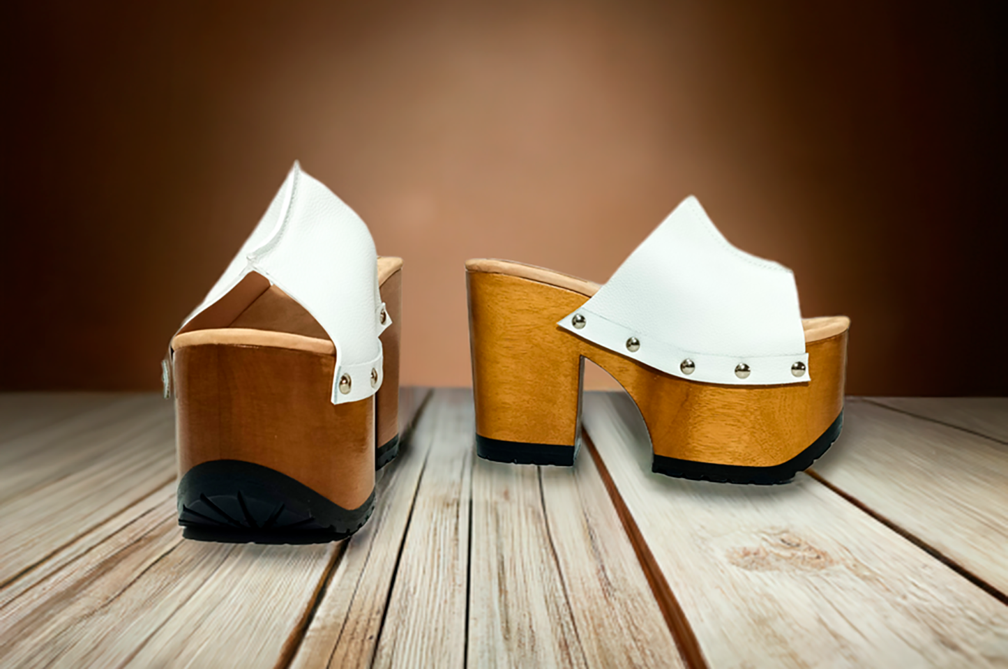 Vintage 70's style white platform sandals. Vintage style wooden heeled sandals. White vintage style mules. Handmade leather shoes by Sol Caleyo.