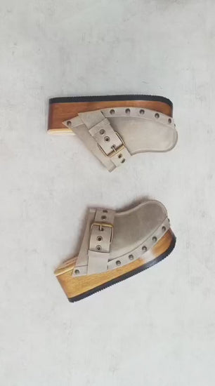 Vintage style wooden wedge clogs. Vintage style leather clogs with buckle and wooden wedge. Wooden wedge mules. High-end leather footwear handmade by Sol Caleyo