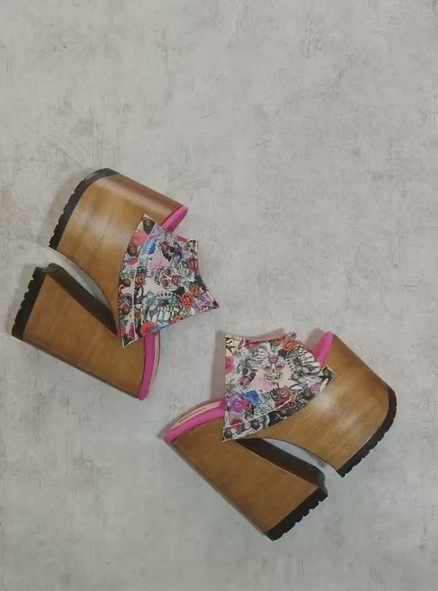 70's style platform clogs. Vintage style sandal with super high heel. Vintage style wooden heel sandals. High-end handmade footwear by Sol Caleyo.