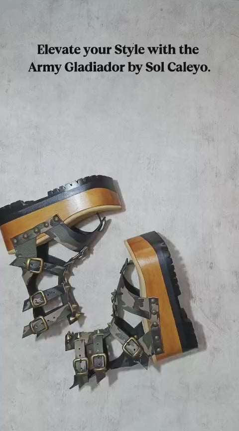 Military leather clogs flip flop style. Wooden wedge flip flop style. Flip flop style sandal with straps. Sizes 34 to 47. Handmade leather shoes of excellent quality by Sol Caleyo