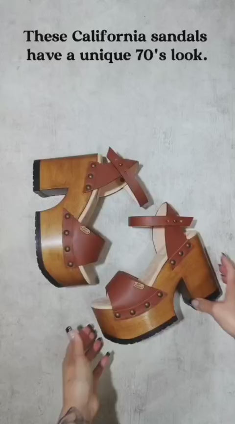70s style sandals with wooden heel made in leather. Super high wooden heel vintage style. Vintage style clog sandals. Sizes 34 to 47. High quality leather footwear handmade by Sol Caleyo.