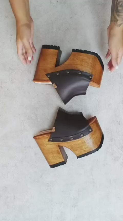 Video of the handmade Dubai dark brown leather platform mule sandals with antique-gold studs and a 13 cm natural wooden heel, by Sol Caleyo