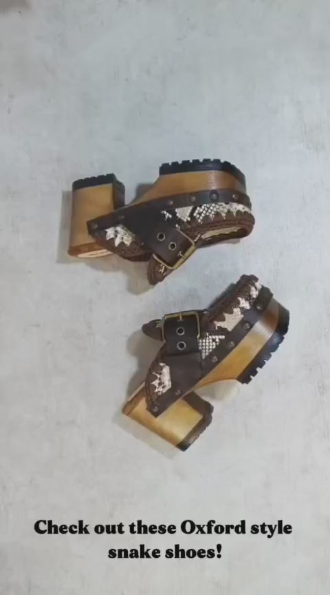 Snake leather mule. Wooden clogs with snake leather. Oxford style clogs with buckle. High-end handmade footwear by Sol Caleyo.