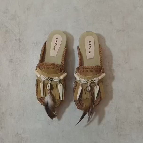 Moccasin style clogs, vintage style wooden wedge clogs. Bohemian style clogs, decorated with feathers, natural shells and horns. Moccasin clogs handmade by Sol Caleyo.