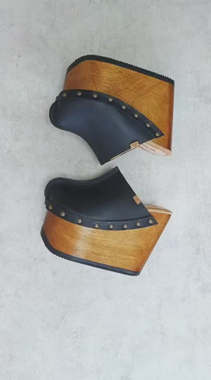 Black platform clog vintage style 70s. Super high wooden wedge, closed leather clogs, vintage style wooden wedge. Sizes 34 to 47. High quality leather shoes handmade by Sol Caleyo.