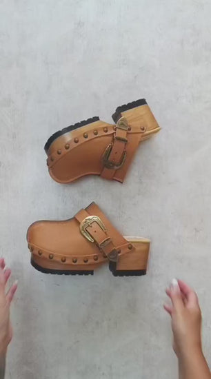 Light Brown Route 66 clogs - Handmade leather platform wooden shoes by Sol Caleyo.