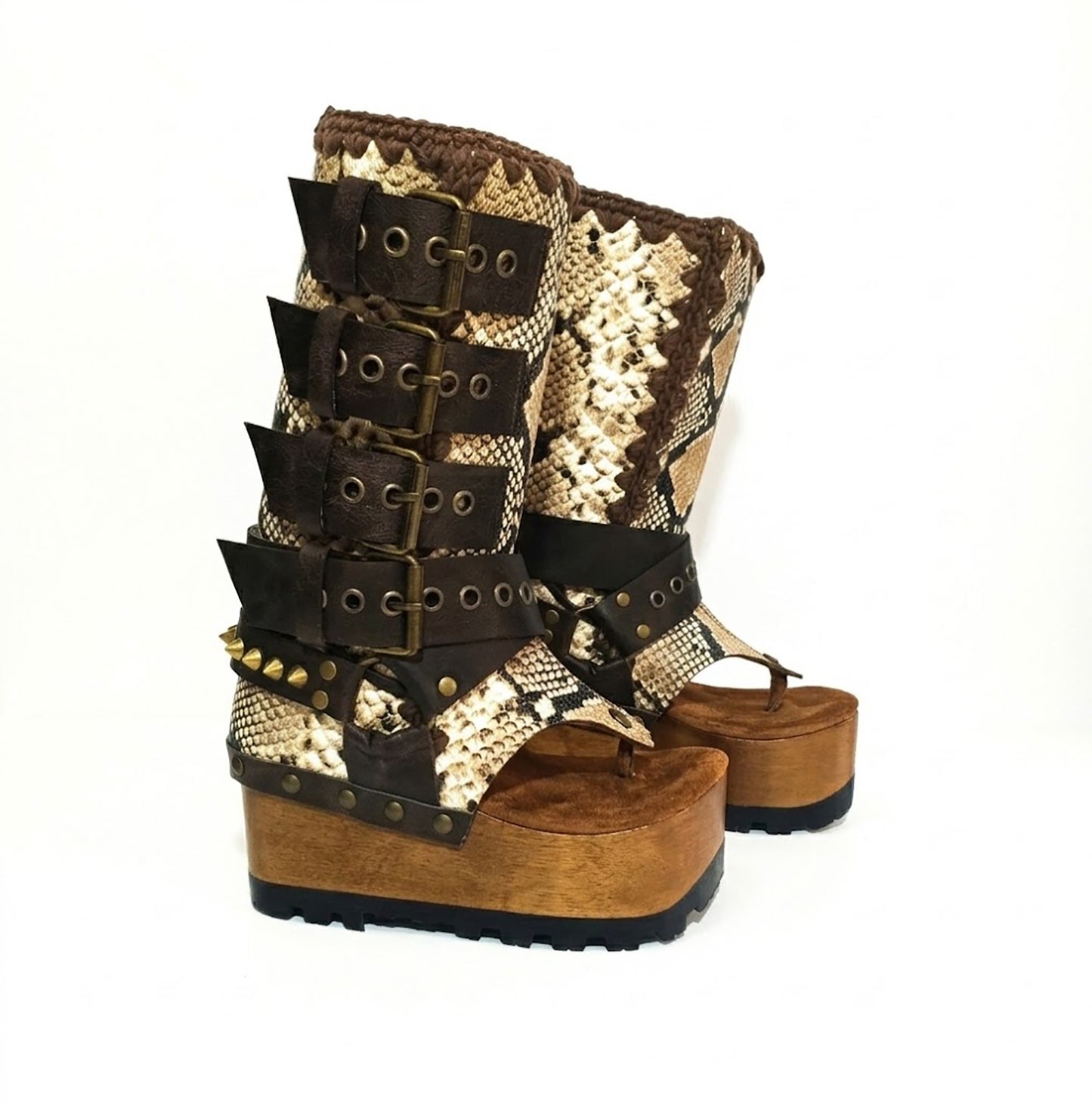 Close-up of handmade Alabama Flip Flops Snake Boots by Sol Caleyo, showing the textured snake-effect leather, 10 cm wooden wedge, and durable black Vibram tractor sole.