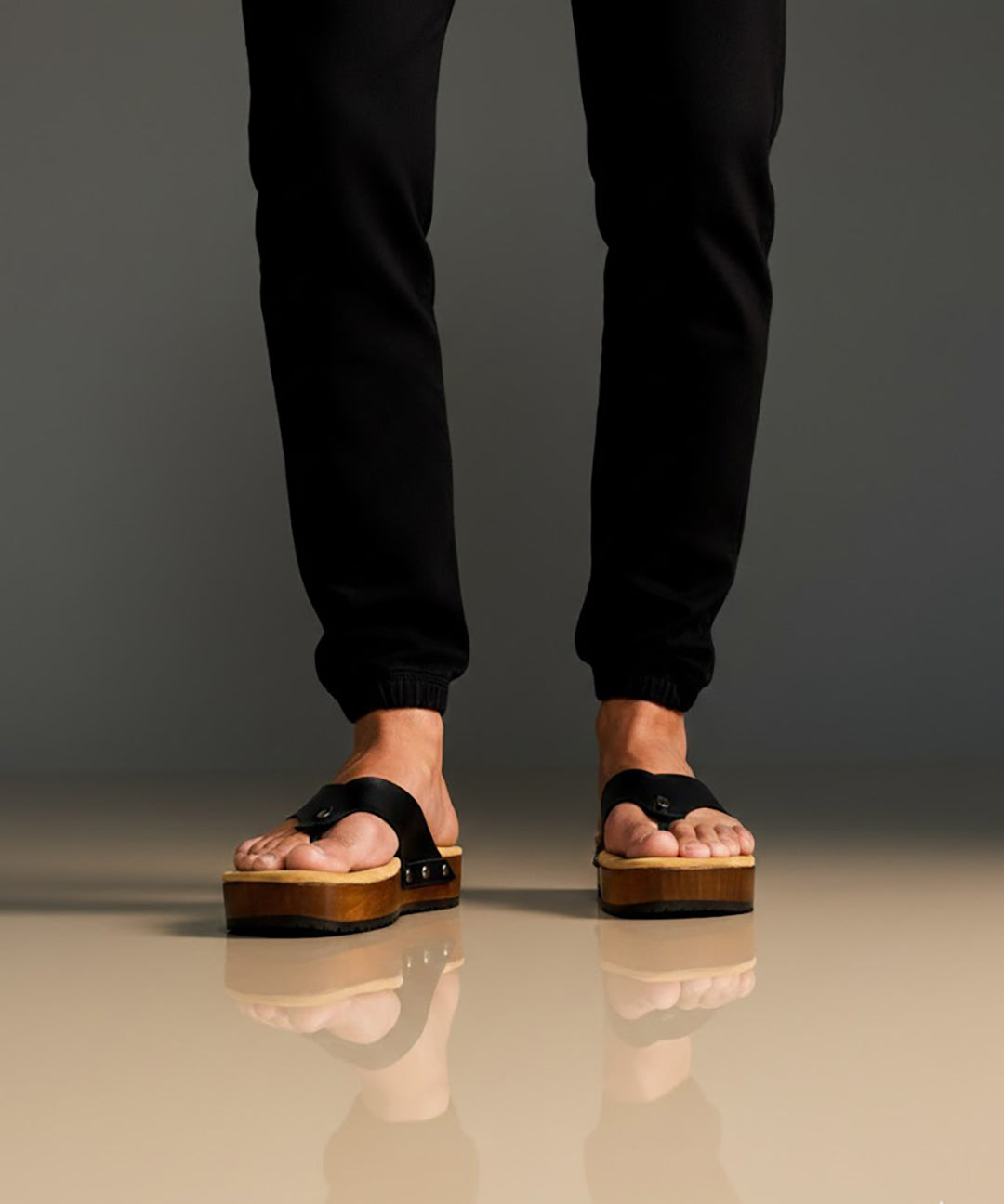 Men’s handmade black leather clogs with wooden sole, artisan flip-flop style sandals by Sol Caleyo.