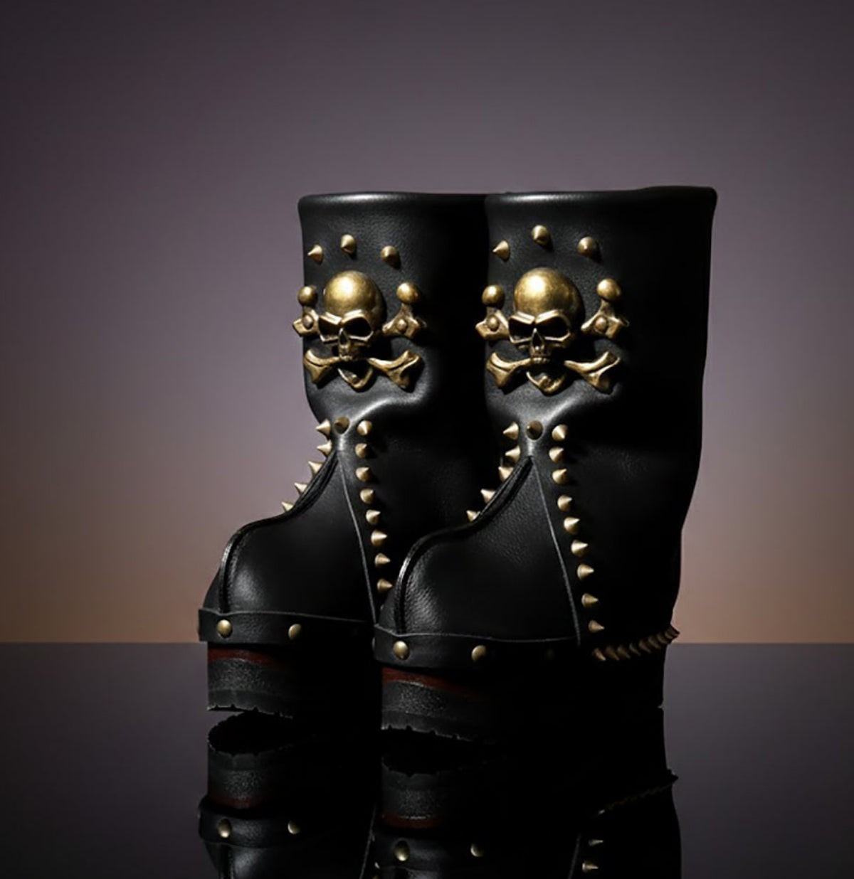 Black leather platform boots with studs and chains. Rock style boots with wooden heel. Bohemian warrior boots with metal details. Sizes 34 to 47. Handmade by Sol Caleyo.