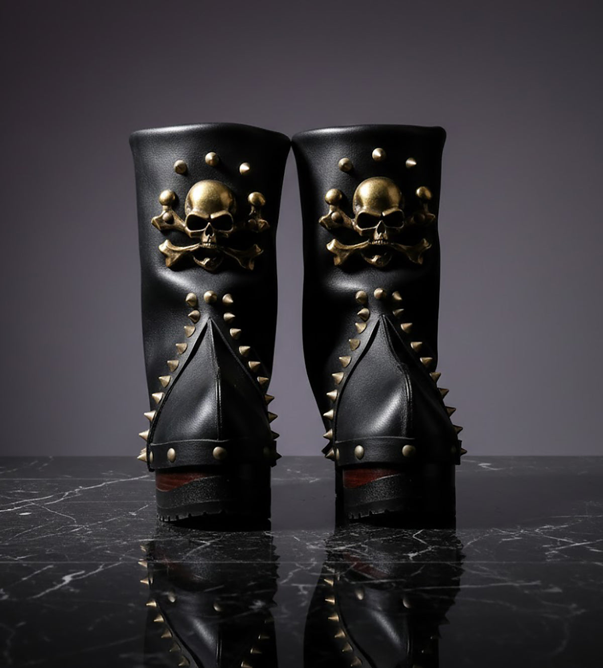 Black leather platform boots with studs and chains. Rock style boots with wooden heel. Bohemian warrior boots with metal details. Sizes 34 to 47. Handmade by Sol Caleyo.