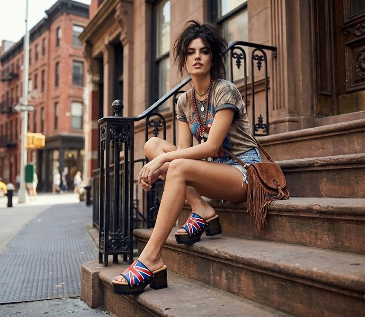 Platform clog sandals with exclusive England flag design, Vintage style platform clogs with England flag. Clogs Sandals with wooden heel. Sizes 34 to 47. England clogs are an exclusive design by Sol Caleyo.