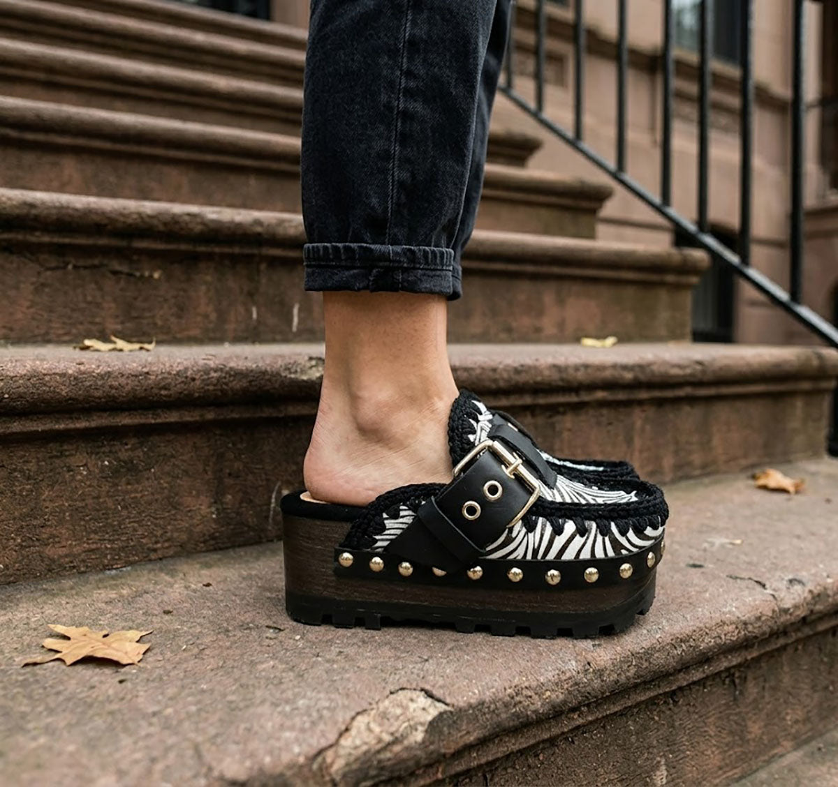 Model wearing Sol Caleyo Zebra Oxford Clogs with a 6 cm heel and 5 cm platform, showcasing the zebra-patterned leather and sophisticated bohemian style.