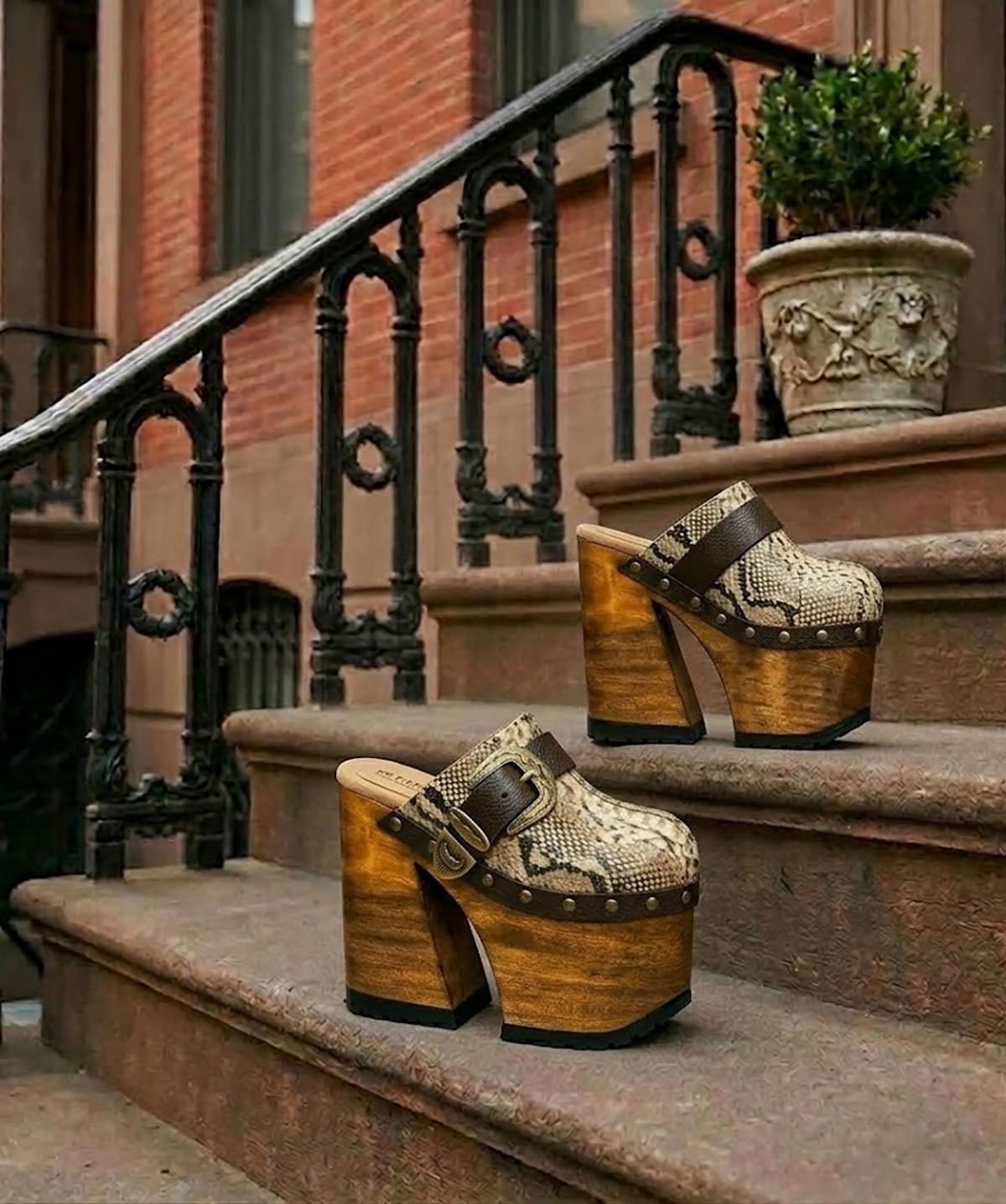 Profile view of Route 66 XL Snake Natural clogs with 17cm natural wood platform heel, snake print leather, and antique brass buckle.