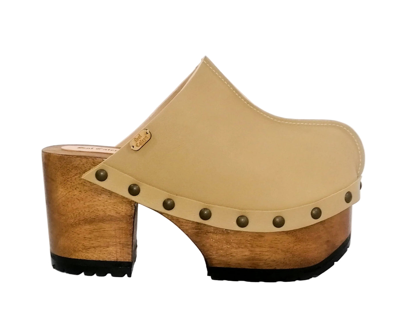 Sand beige leather clogs with wooden platform and high heel. Vintage 70s style wooden clogs. Handmade leather clogs, sizes 34 to 47. Exclusive design by Sol Caleyo.