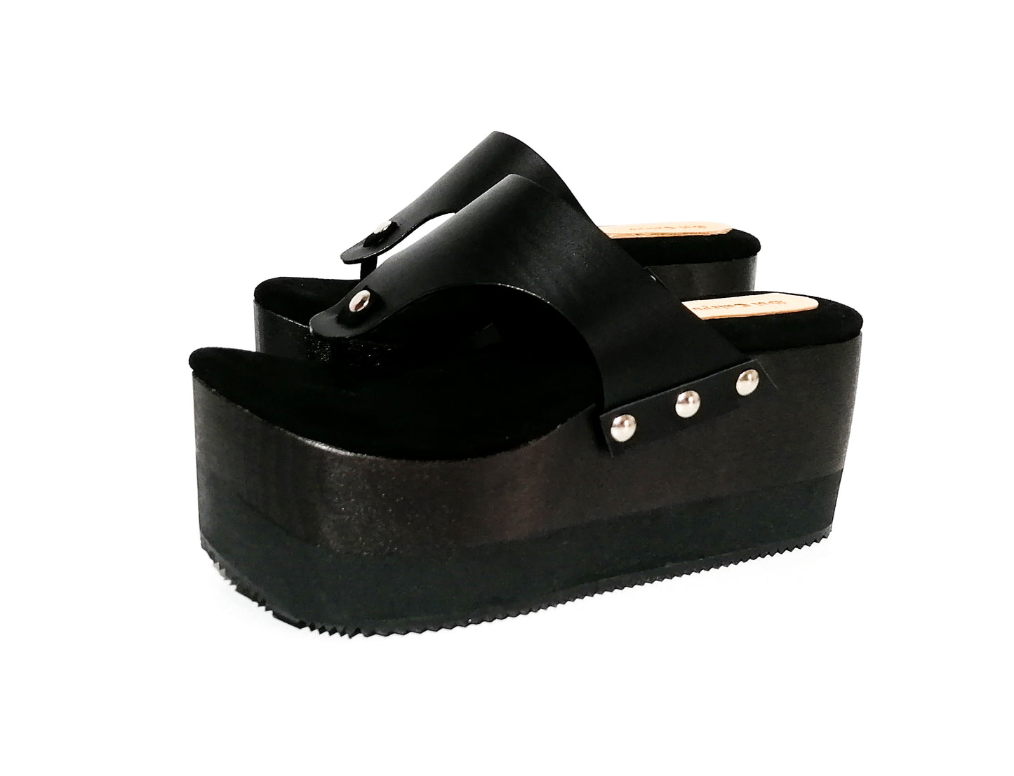 Black flip flop style platform clog sandal. Platform wedge. Black leather flip flop style sandal. Sizes 34 to 47. High quality leather shoes handmade by Sol Caleyo.