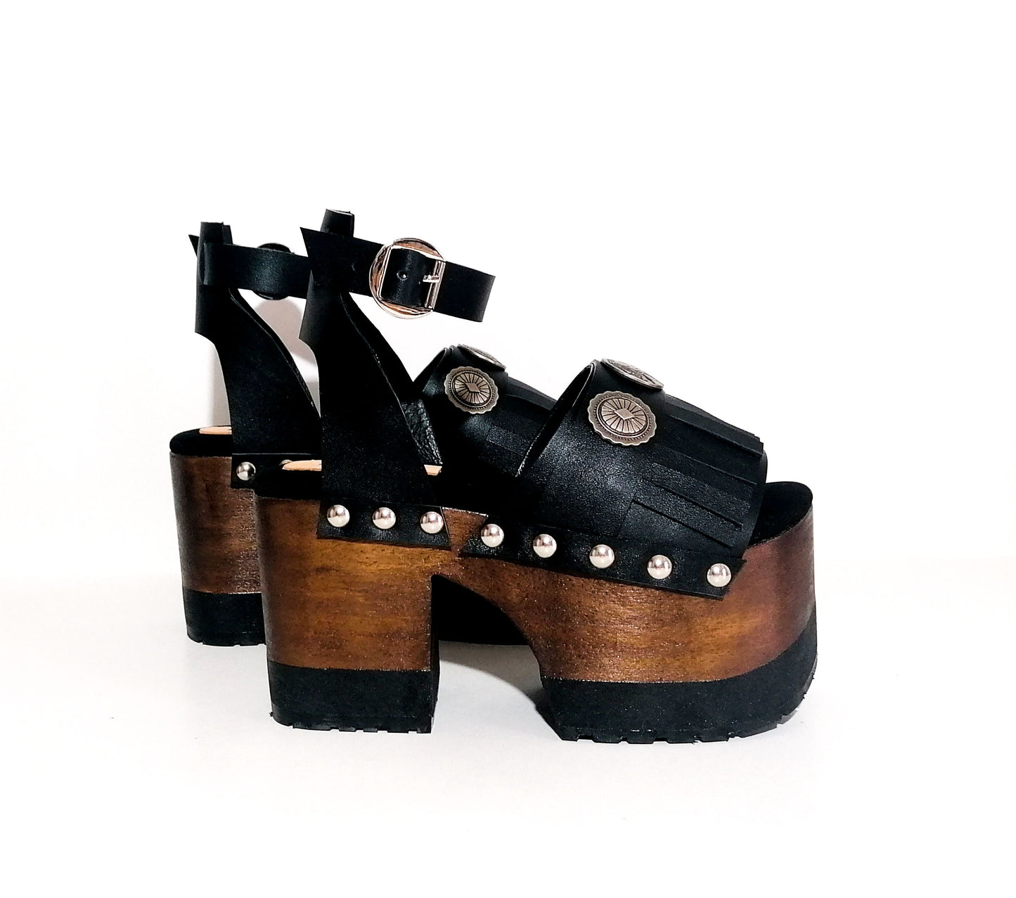 Clogs platform sae 90s. Super high wooden heels vintage style. Black leather clog with superndals vintage styl high wooden heel. Decorated with American Indian. High quality handmade leather shoes. Sizes 34 to 47.