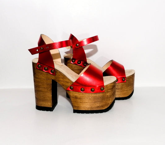 Vintage style red platform clog sandal. Super high wooden heel sandal. Vintage 70's style platform sandal. Sizes 34 to 47. High quality leather shoes handmade by sol Caleyo. Sustainable fashion.