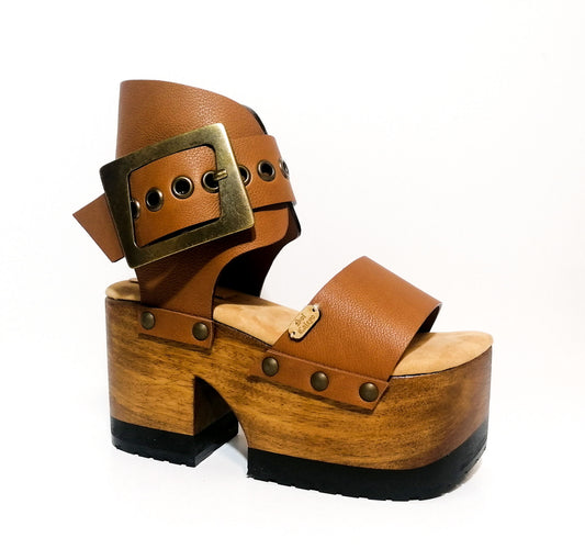 Brown leather platform sandals with super high wooden heel. Vintage 70s style platform sandals. Handmade leather sandals, sizes 34 to 47. Exclusive design by Sol Caleyo.