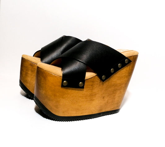 Super high wooden wedge sandals made in high quality leather. Super high wooden wedge vintage style. Yellow, white and black wooden wedge sandals. Sizes from 34 to 47. High quality leather shoes handmade by Sol Caleyo.