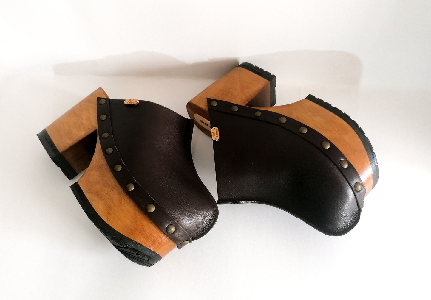Brown leather clog. Vintage style platform clog. Leather clogs 70's style. Sizes 34 to 47. High quality handmade leather shoes by sol Caleyo. Sustainable fashion.
