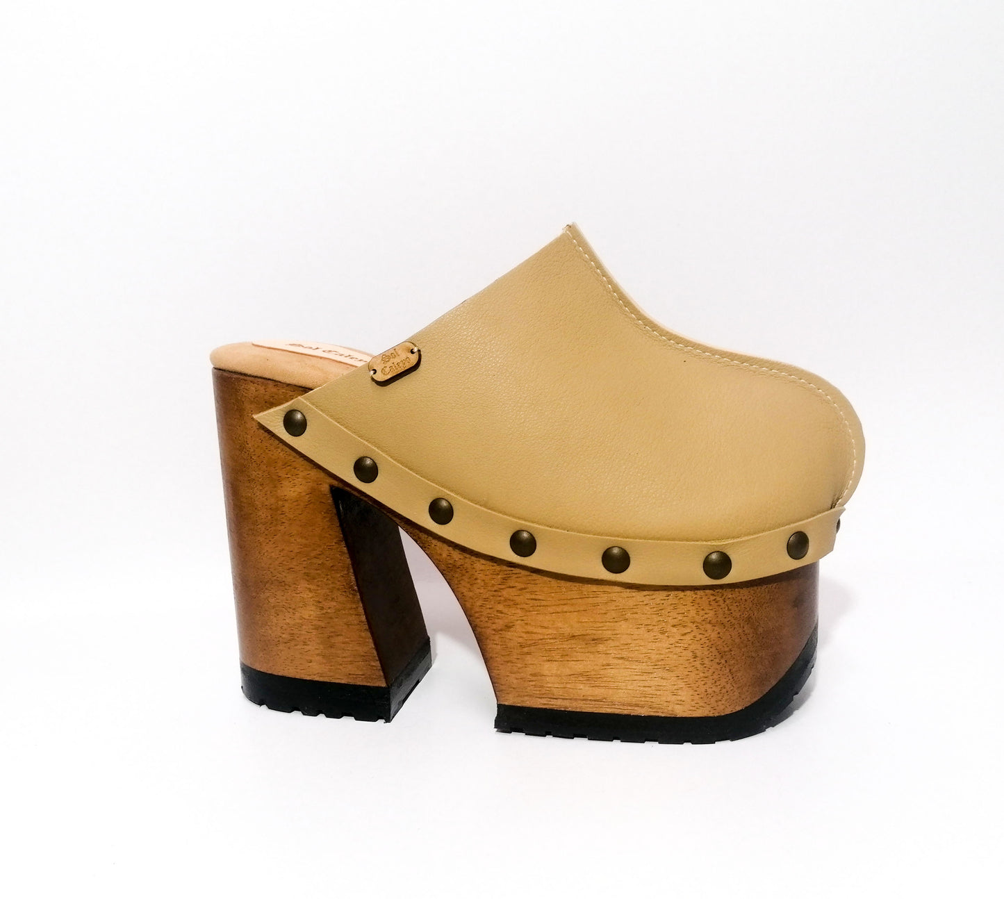 Beige leather clog vintage style 70s. Leather clog with super high wooden heel. Vintage style wooden clog. Sizes 34 to 47. High quality handmade leather shoes by sol Caleyo. Sustainable fashion.