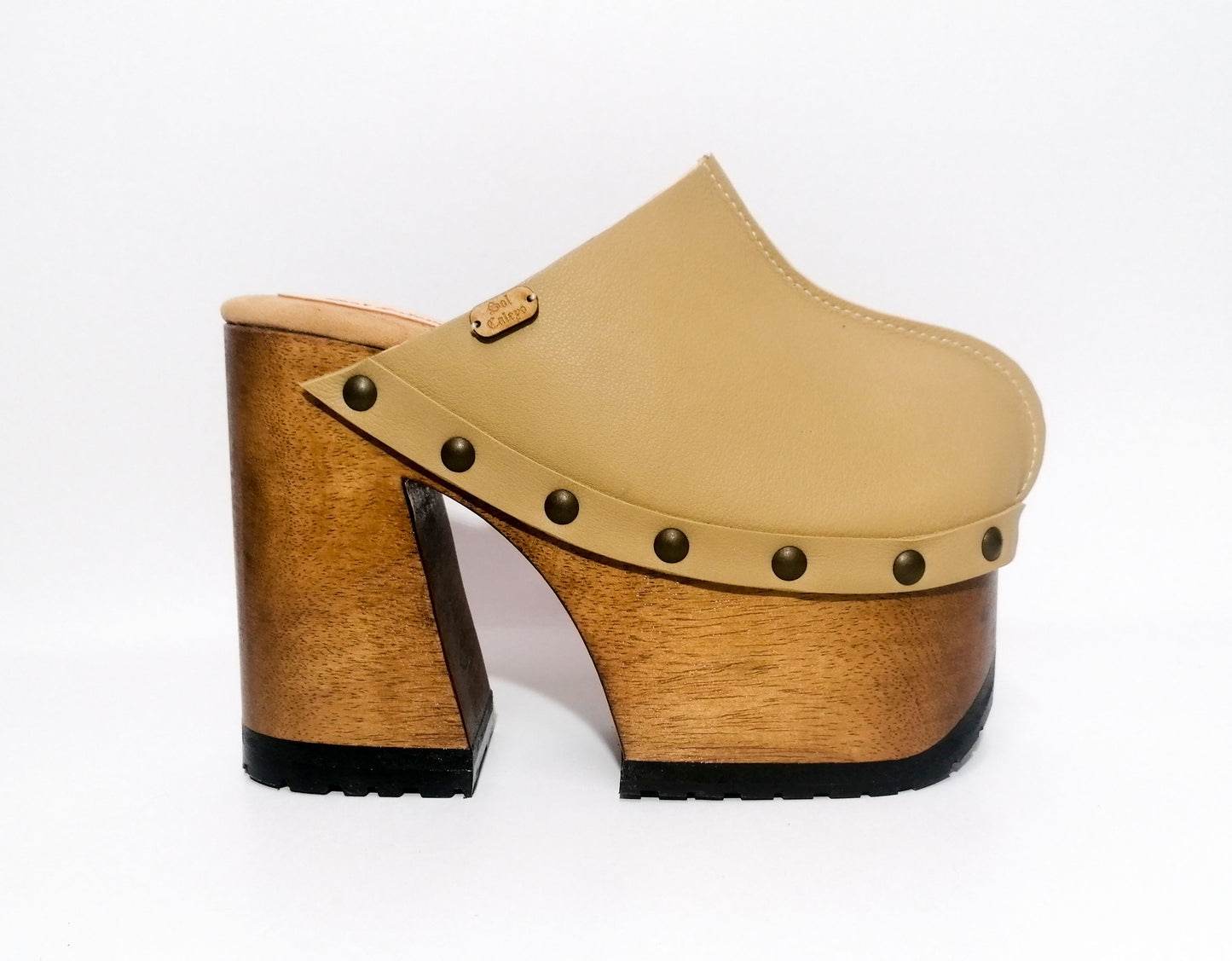 Beige leather clog vintage style 70s. Leather clog with super high wooden heel. Vintage style wooden clog. Sizes 34 to 47. High quality handmade leather shoes by sol Caleyo. Sustainable fashion.