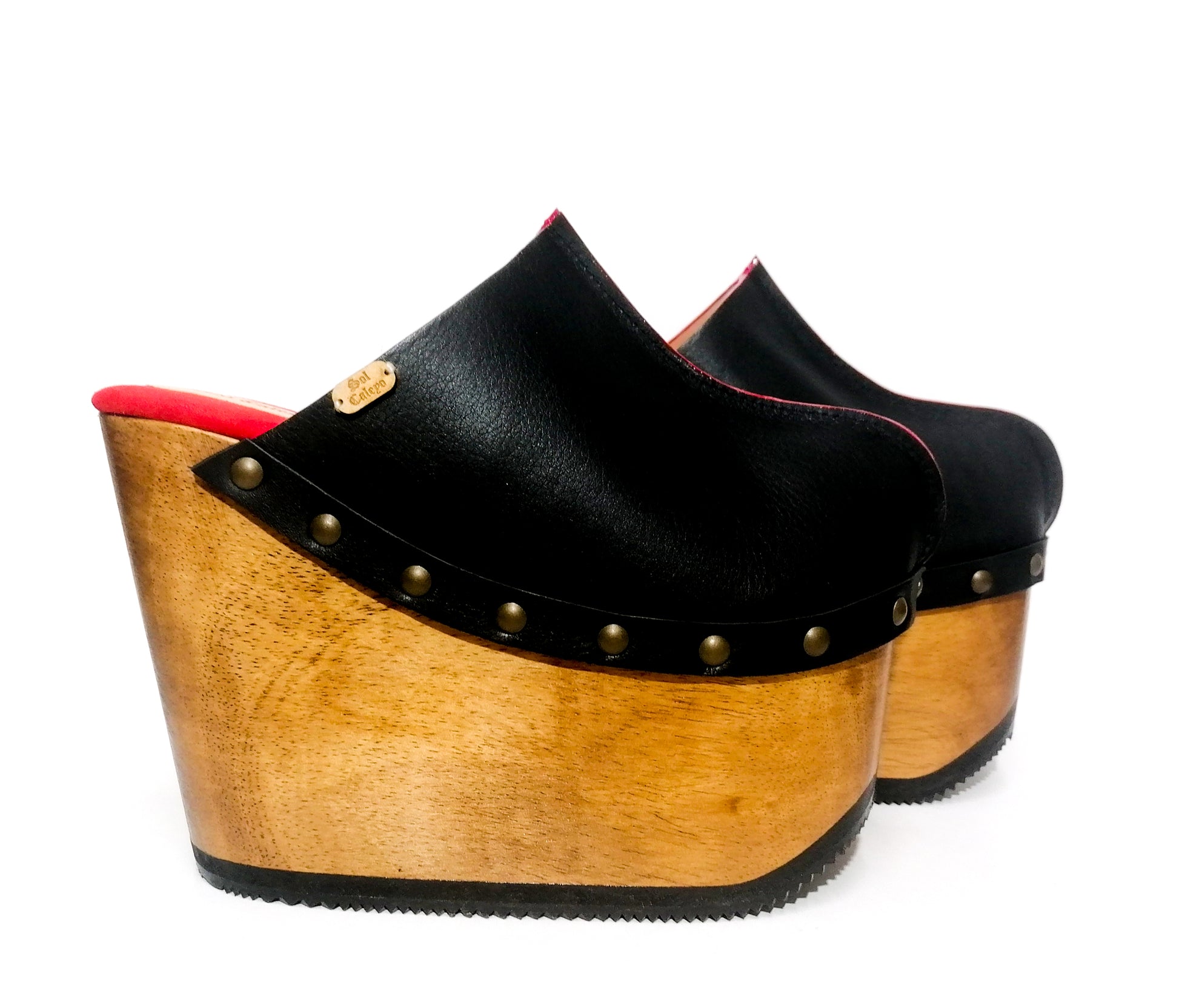 Black platform clog vintage style 70s. Super high wooden wedge, closed leather clogs, vintage style wooden wedge. Sizes 34 to 47. High quality leather shoes handmade by Sol Caleyo.